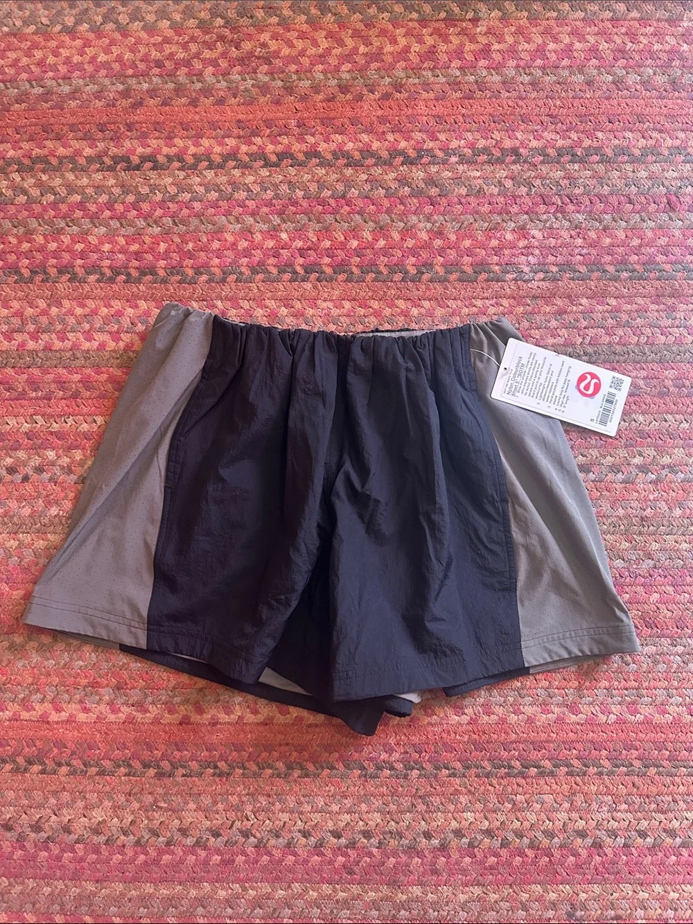 NWT lululemon NYLON Black GREEN COLORBLOCK Athletic Shorts 5”